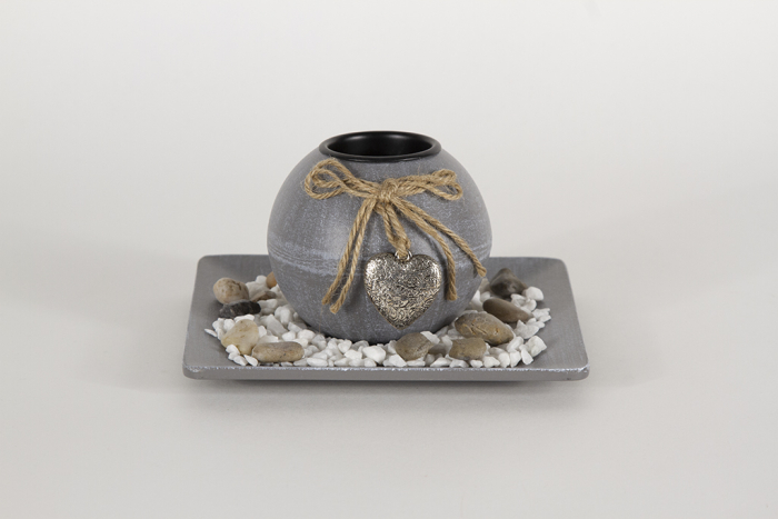 Teelichthalter aus Holz mit Deko-Steinen