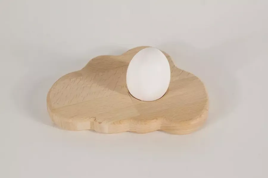 Preview: Eierbrett in Wolkenform aus Holz – jetzt Frühstücksbrett kaufen & genießen
