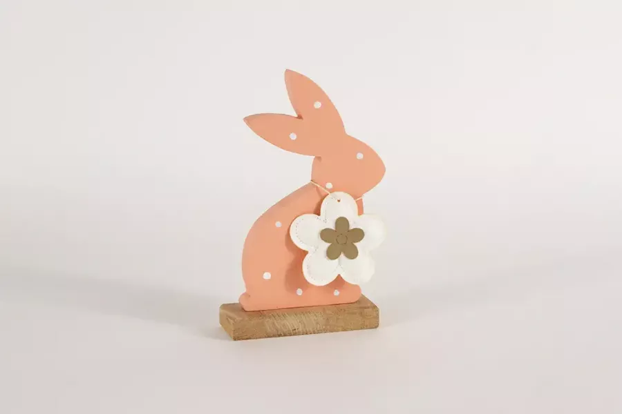 Preview: Lackierter Osterhase aus Holz auf Eichensockel in apricot