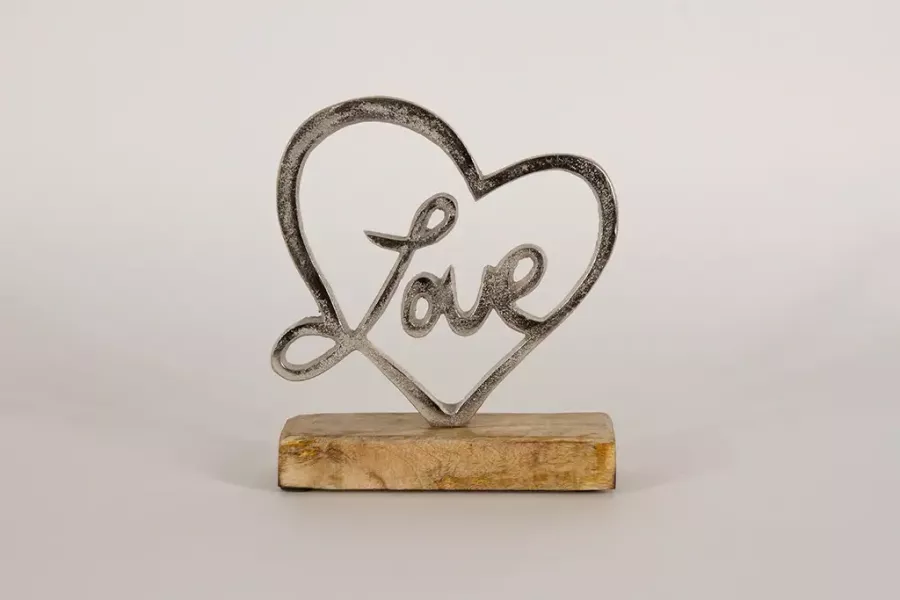 Preview: Herz Love aus Metall – moderne romantische Wohnraumdekoration