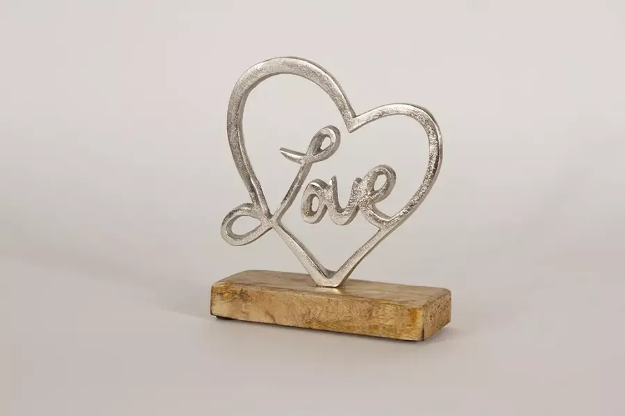 Preview: Herz Love aus Metall – moderne romantische Wohnraumdekoration