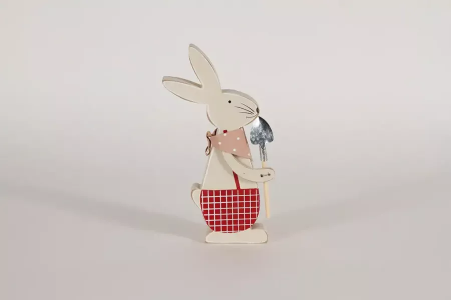 Preview: Osterhase aus Holz mit Schaufel