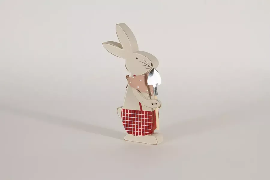 Preview: Osterhase aus Holz mit Schaufel