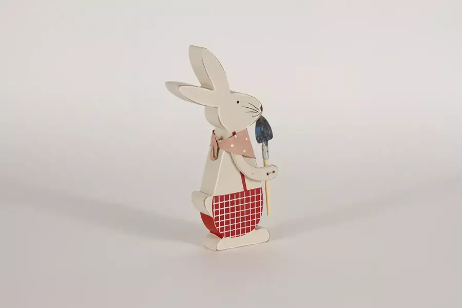 Preview: Osterhase aus Holz mit Schaufel