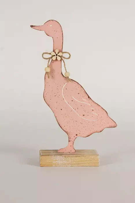 Preview: Ente aus Metall auf Holzsockel in Rosa – stilvolle Frühlingsdeko für Ihr Zuhause.