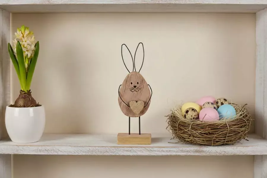 Hase aus Holz und Metall rosa