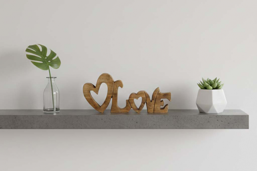 Preview: Schriftzug Love aus Mangoholz – natürliche und romantische Wohnraumdekoration