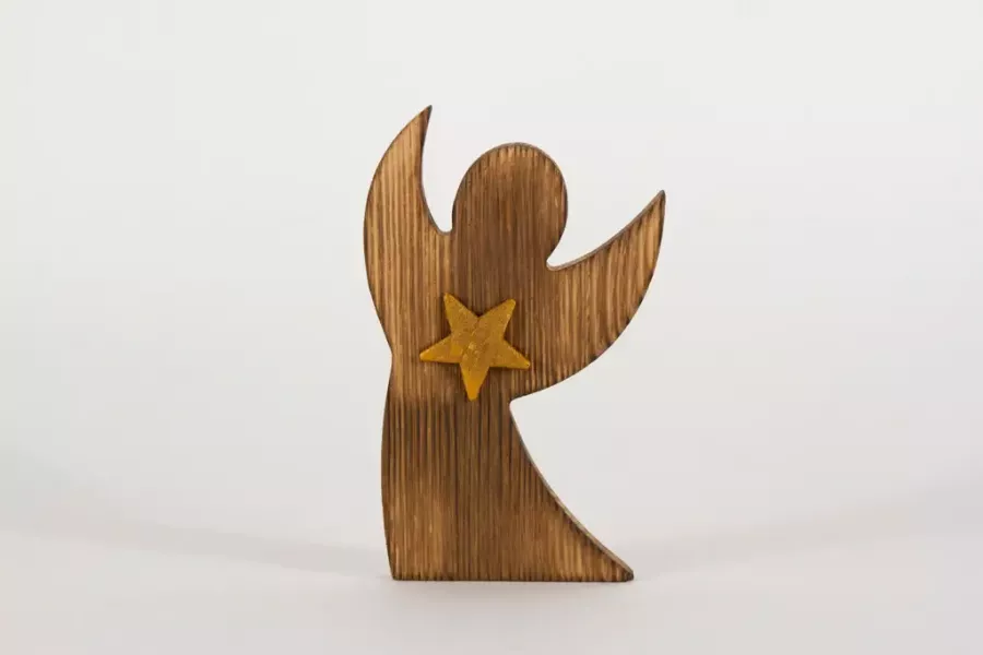 Preview: Handgefertigter Engel aus Holz als Dekofigur