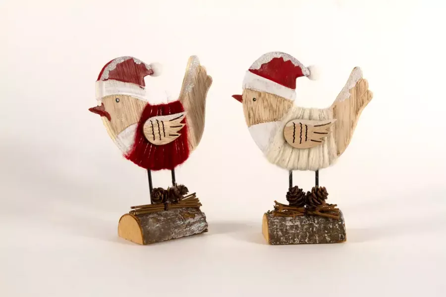 Preview: Weihnachtsvogel auf Baumstamm in rot – charmante Dekofigur aus Holz