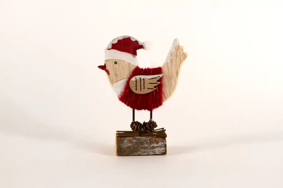 Holzfigur Weihnachtsvogel auf Baumstamm – ideale Deko für Fensterbank und Weihnachtsbaum
