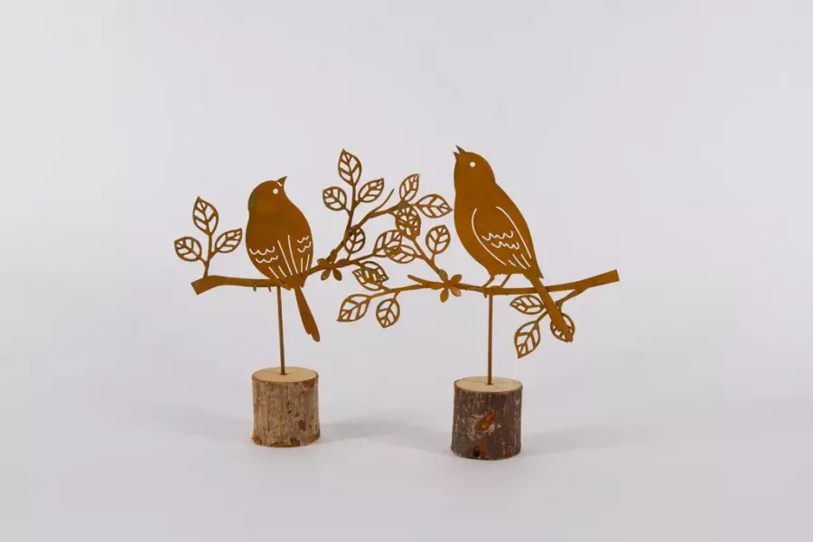 Preview: Vogel auf Holzstamm Edelrost stehend