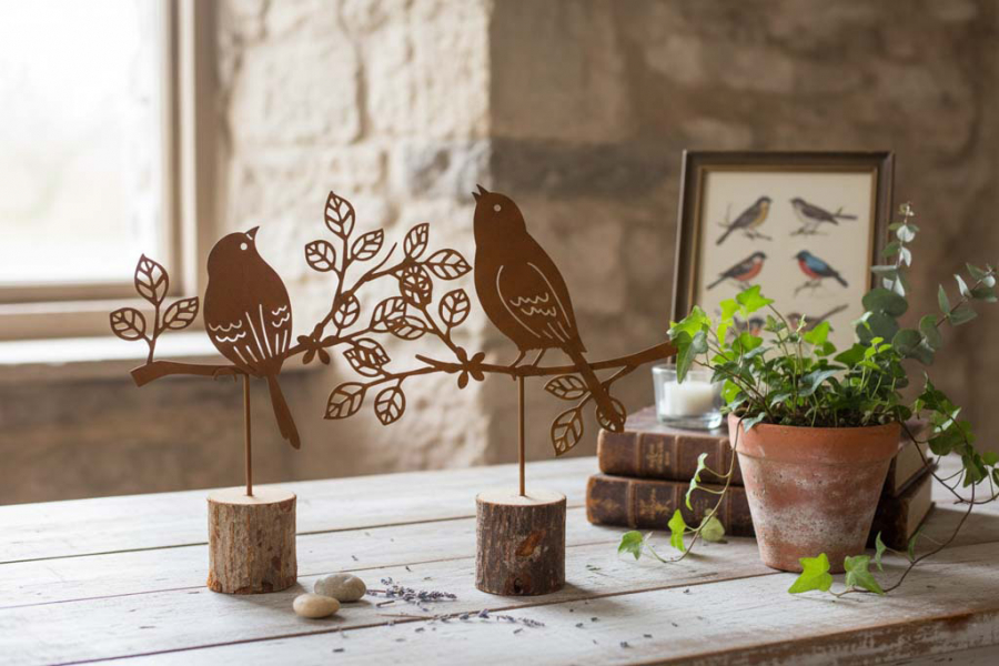 Preview: Vogel auf Holzstamm Edelrost stehend