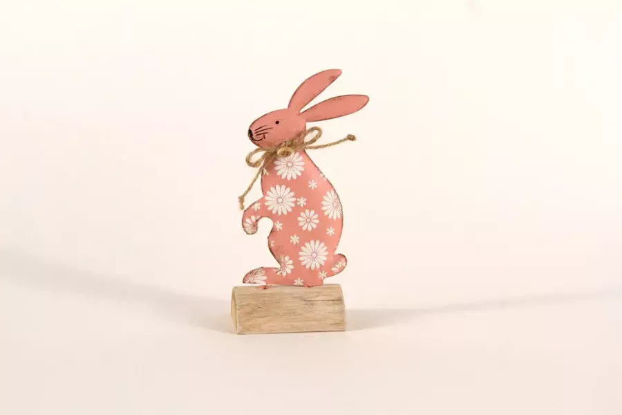 Hase aus Metall pink mit Holzsockel Osterdeko jetzt kaufen