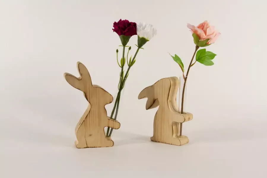 Preview: Hasenfigur aus Holz mit Vase für Blumen Frühlingsdeko jetzt kaufen
