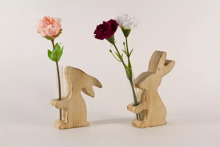 Preview: Osterhase Holz mit Reagenzglas als Tischdeko oder Fensterbank Deko bestellen