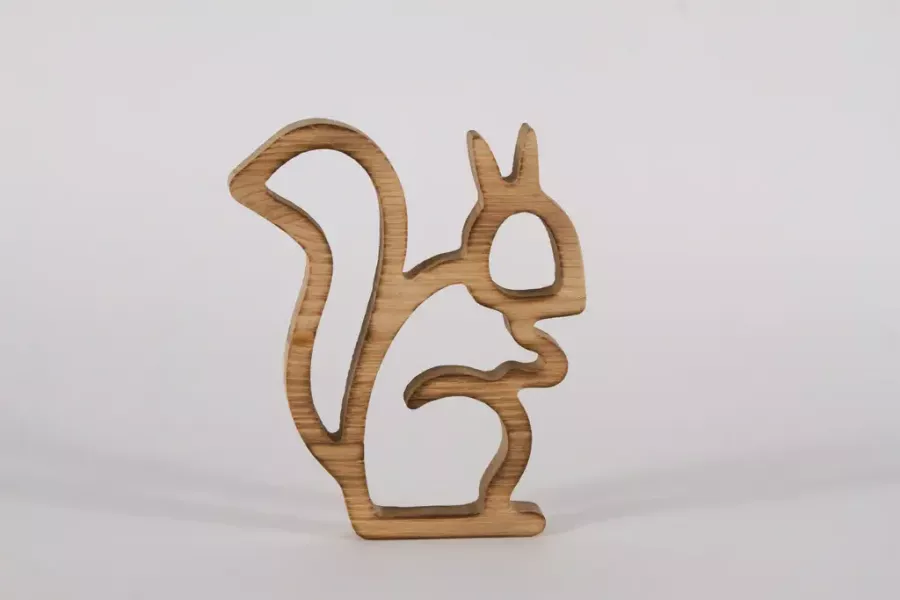 Eichhörnchen aus Holz Silhouette Altholz