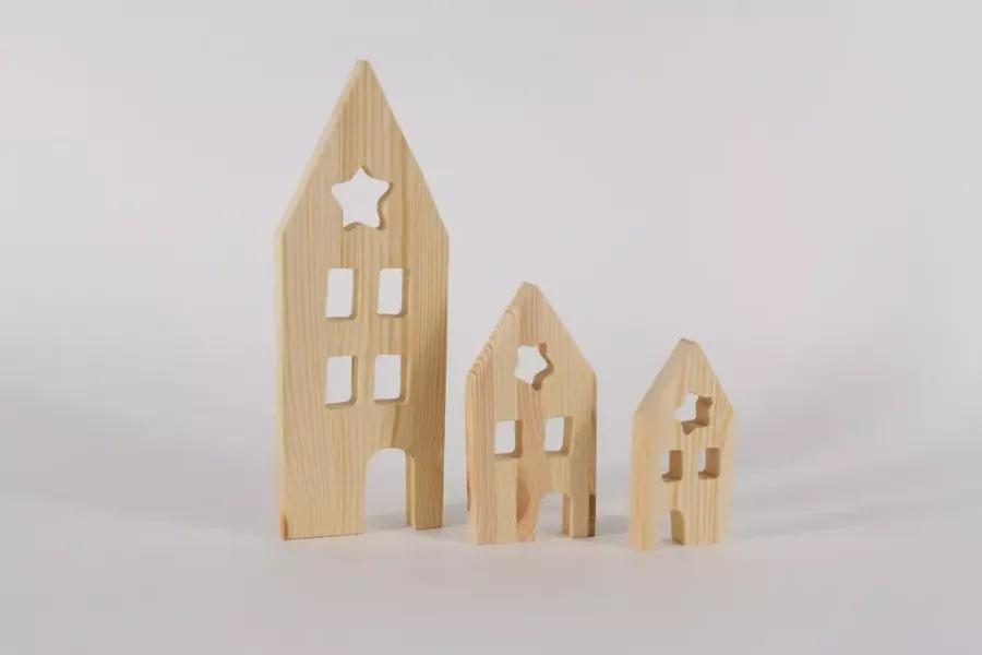 Preview: Skandinavische Deko-Häuser aus Holz – Ideal für moderne Einrichtungen