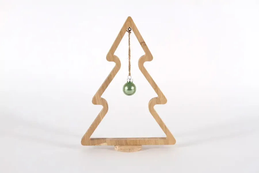 Weihnachtsbaum Holz Eiche mit Kugel grün
