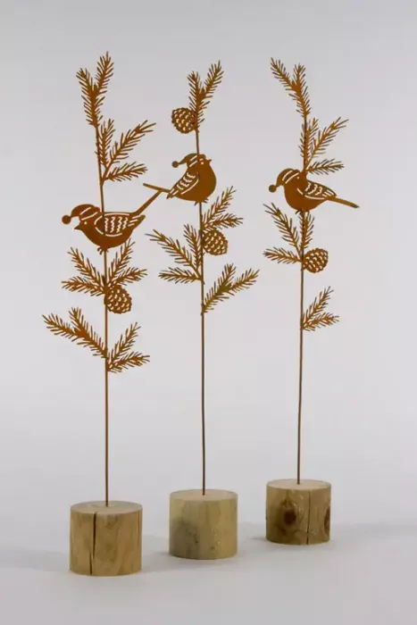Preview: Dekorative Wintervögel aus Metall mit Holzsockel – Rost Deko für Weihnachten