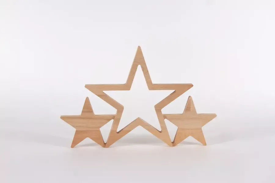 Preview: Sterne aus Buchenholz – elegante Weihnachtsdekoration für Ihr Zuhause