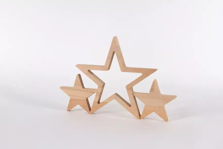 Preview: Weihnachtssterne aus Buchenholz – perfekte Deko für Regale und Fensterbänke