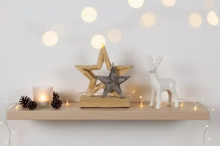 Stern aus Holz und Metall auf Sockel