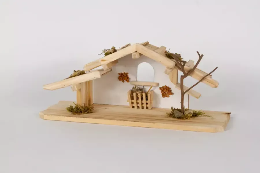 Preview: Kiefernholz Krippenhaus – 38 cm große handgefertigte Weihnachtskrippe, ideal für festliche Tischdekoration