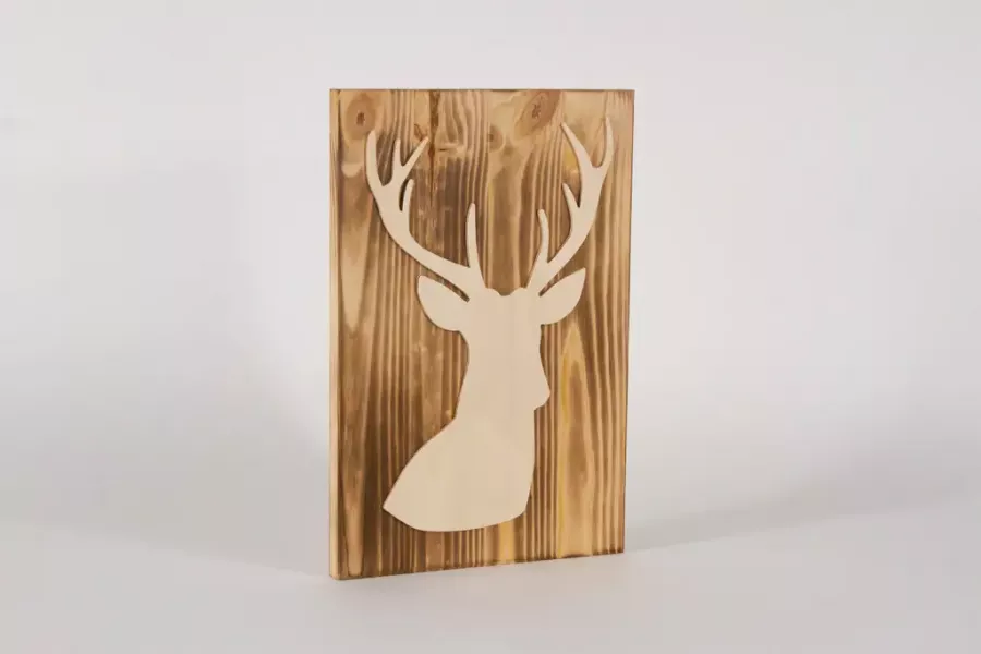 Preview: Rustikales Wandbild Hirsch aus Holz – nachhaltige Naturdeko für Zuhause und Terrasse