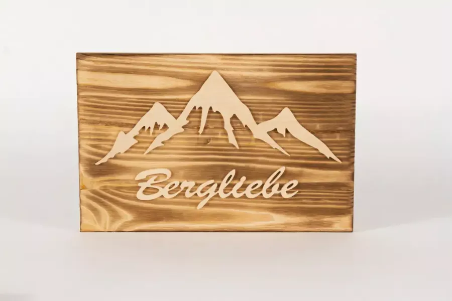 Preview: Wandbild Holz „Bergliebe“ – nachhaltige Naturdeko für Bergfreunde und Wohnzimmer