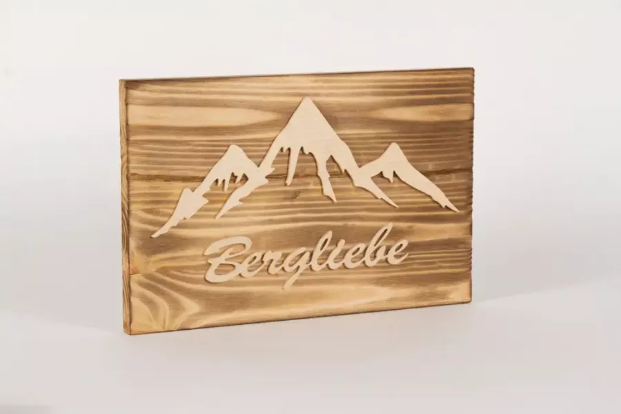 Preview: Wandbild Holz „Bergliebe“ – nachhaltige Naturdeko für Bergfreunde und Wohnzimmer