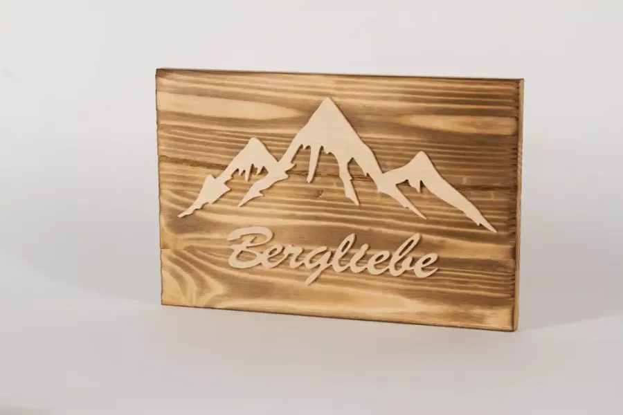 Preview: Wandbild Holz „Bergliebe“ – nachhaltige Naturdeko für Bergfreunde und Wohnzimmer