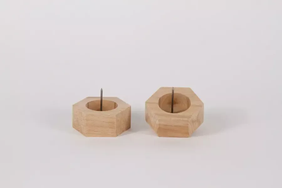 Preview: Stabkerzenhalter Polygon aus Buche 2er Set – moderne Holzdeko