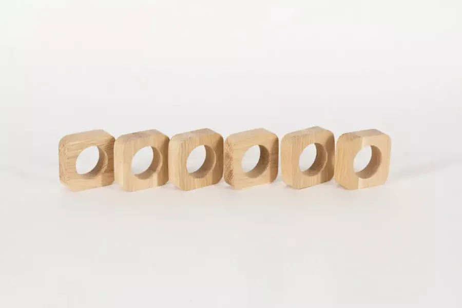 Preview: Eckiger Serviettenring aus Holz – moderner Serviettenhalter jetzt kaufen