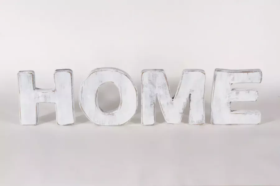 Preview: Stilvoller Home Schriftzug in Weiß für gemütliche Atmosphäre