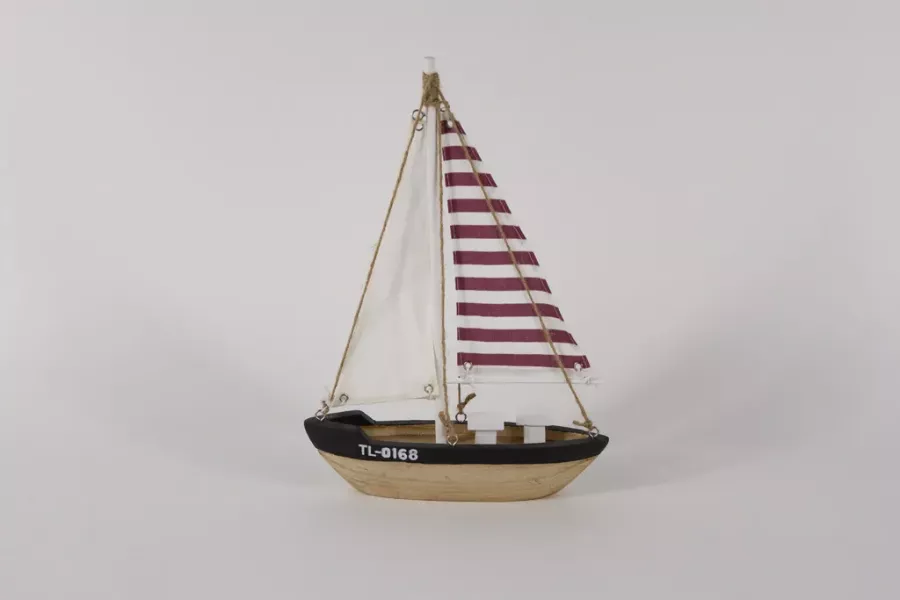 Preview: Segelboot aus Holz rot – maritime Dekofigur jetzt online kaufen