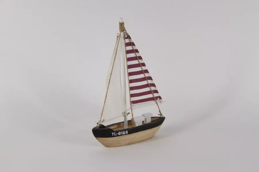 Preview: Segelboot aus Holz rot – maritime Dekofigur jetzt online kaufen