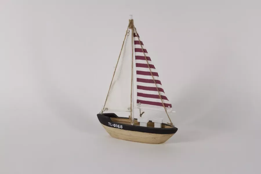 Preview: Segelboot aus Holz rot – maritime Dekofigur jetzt online kaufen