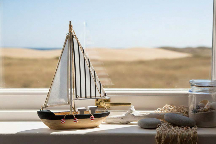 Preview: Segelboot aus Holz schwarz – moderne maritime Dekofigur jetzt online kaufen