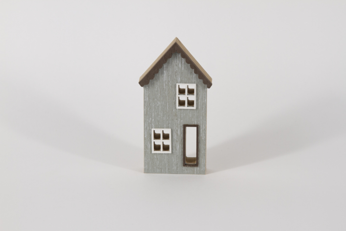 Haus aus Holz MDF hellgrau 15 cm