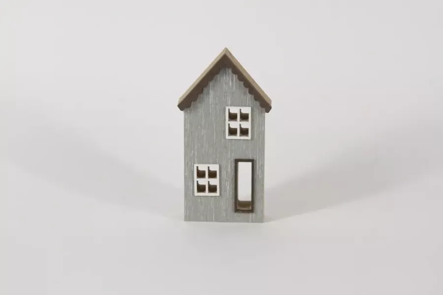 Preview: Haus aus Holz MDF Hellgrau 15 cm – dekoratives Wohnaccessoire