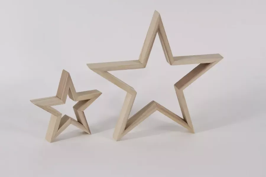 Preview: Detailansicht des Holzsterns – filigrane Silhouette aus Paulownia-Holz für elegante Dekoration
