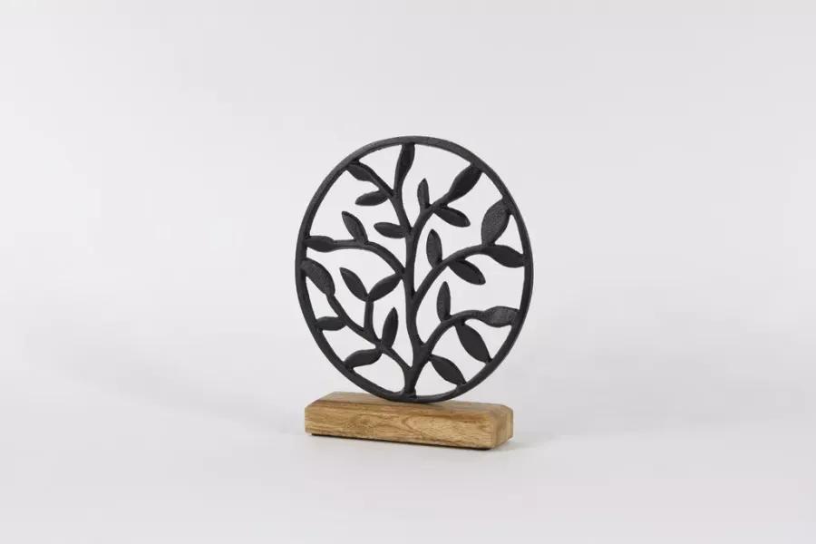 Preview: Moderne Dekofigur: Schwarzer Metallzweig auf Holzsockel – ideale Geschenkidee für Frühlingsfreunde.
