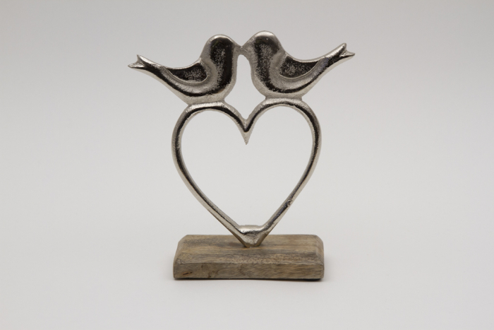 Herz aus Metall mit Vogel
