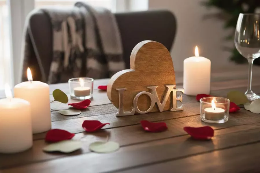 Herz aus Metall mit LOVE Schriftzug – stilvolle Wohnraumdekoration