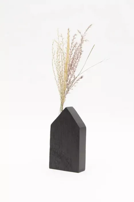 Preview: Vase in Hausform aus Holz schwarz – ideal für Blumen oder Trockenblumen