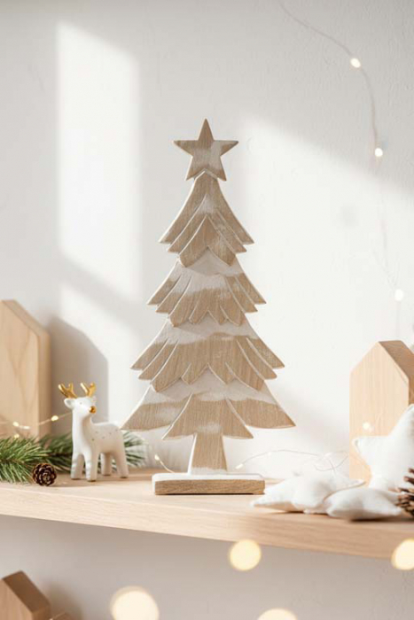 Preview: Tannenbaum aus Mangoholz natur-weiß – 42 cm hohe Weihnachtsdeko im Shabby Chic Stil