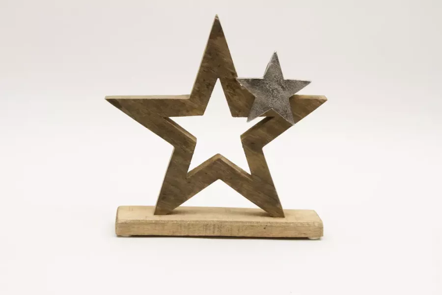Preview: Stern aus Mangoholz mit Metallstern – 24 cm hohe Weihnachtsdeko für festliche Atmosphäre
