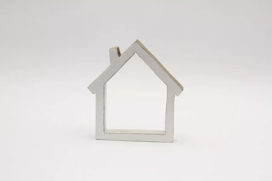 Preview: Haus aus Holz weiß