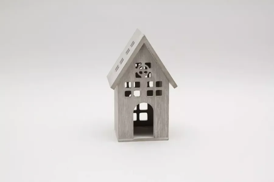 Preview: Minimalistisches Holzhaus in Grau – ideales Geschenk für Deko-Fans.