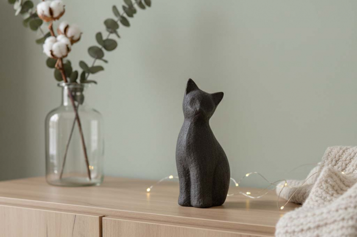 Graue Keramik-Katze – stilvolle Dekofigur für Ihr Zuhause.
